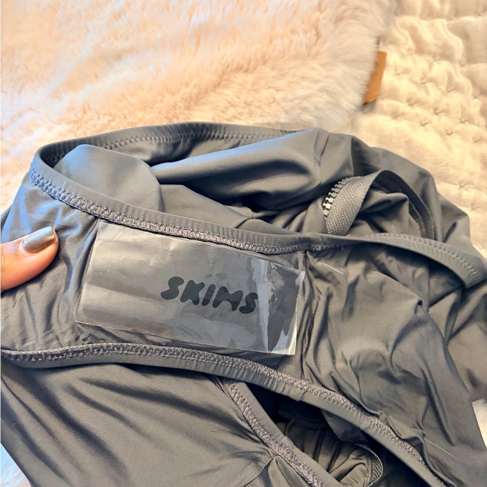 Skims NWT Swim Sculpting Long Sleeve Gunmetal - Picture 5 of 7
